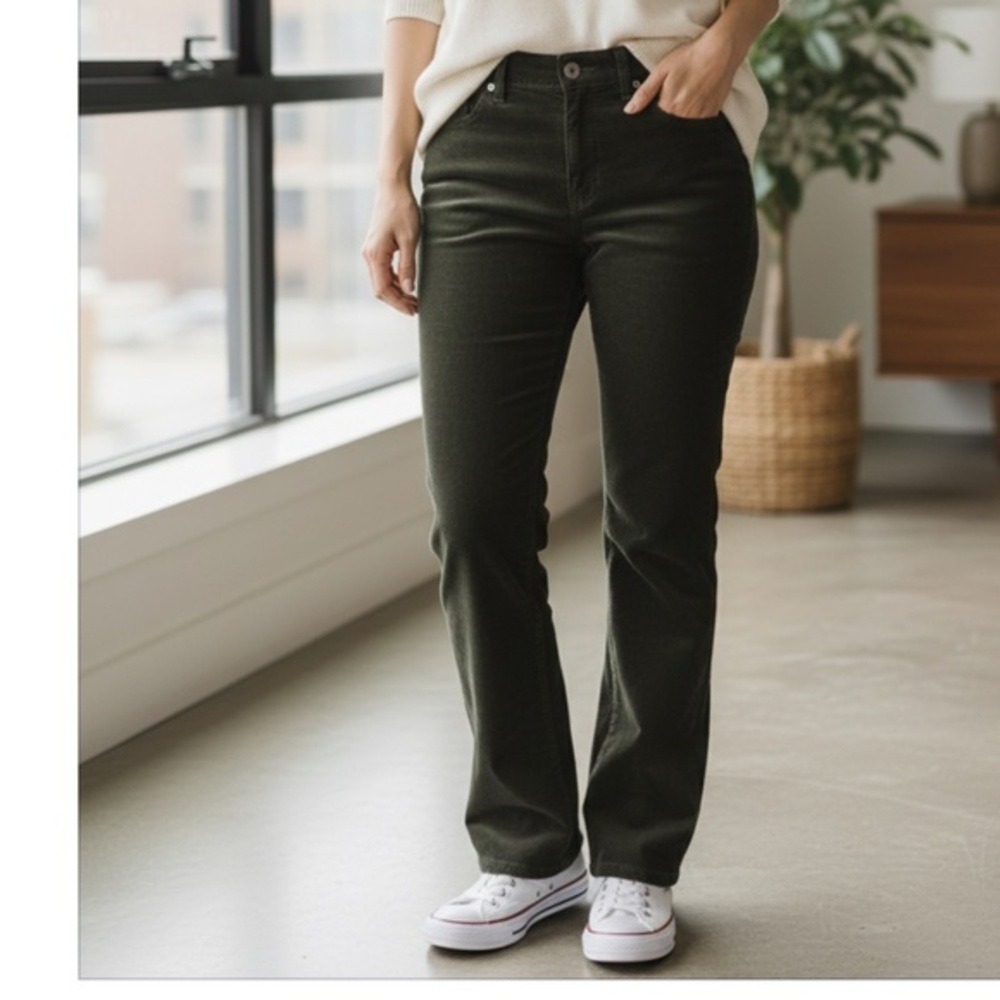 Talbots Corduroy Straight Leg Jeans in Forest Green in size 10
